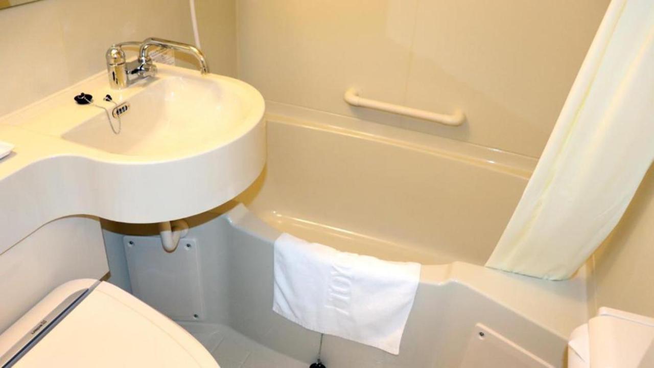Toyoko Inn Shiki Eki Higashi Guchi Exteriör bild