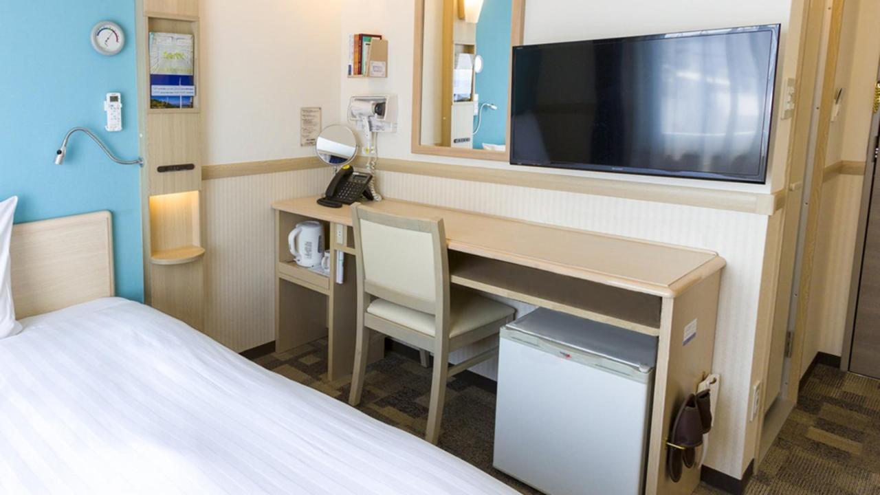Toyoko Inn Shiki Eki Higashi Guchi Exteriör bild
