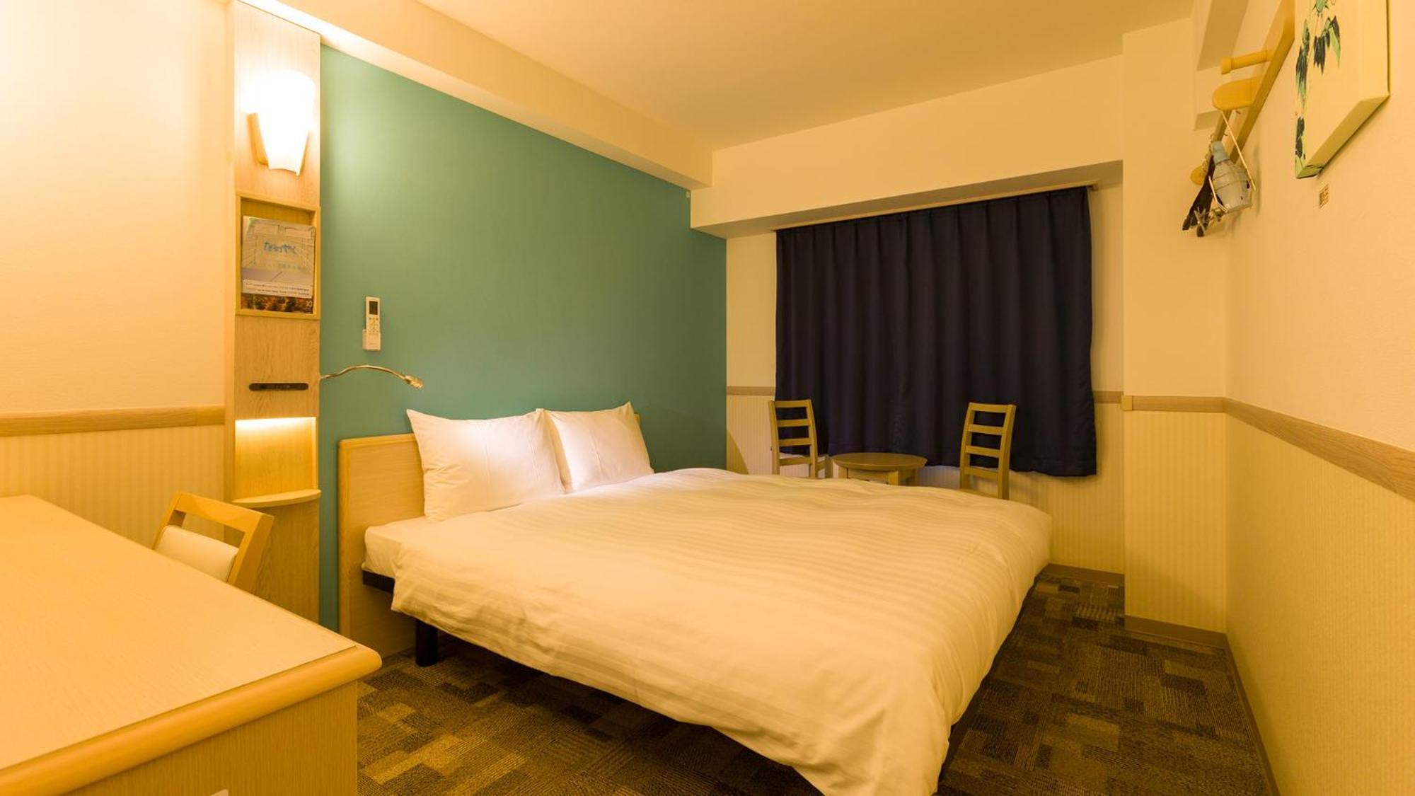 Toyoko Inn Shiki Eki Higashi Guchi Rum bild